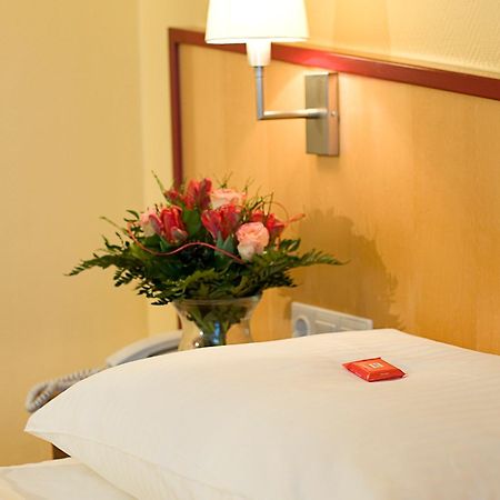 Montana Hotel Oberasbach Buitenkant foto