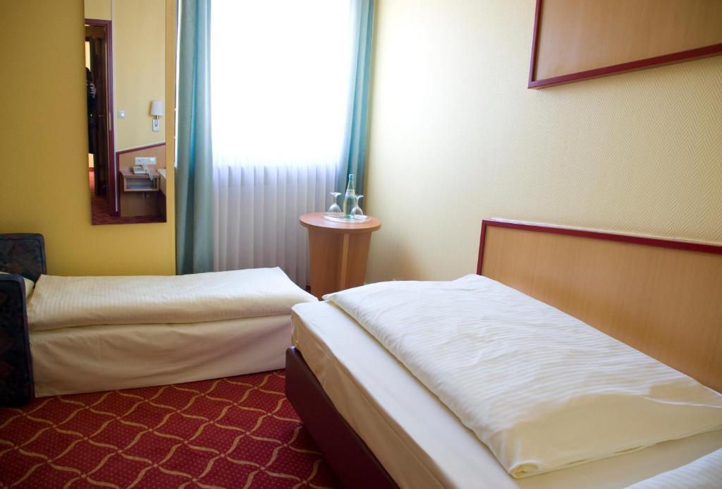 Montana Hotel Oberasbach Kamer foto