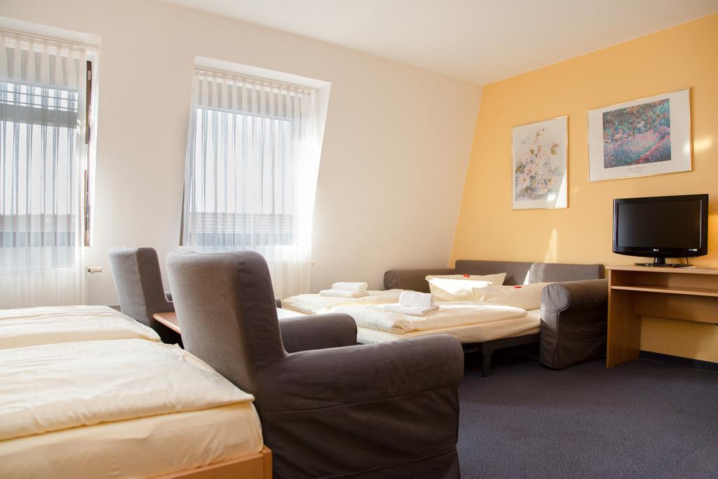 Montana Hotel Oberasbach Buitenkant foto