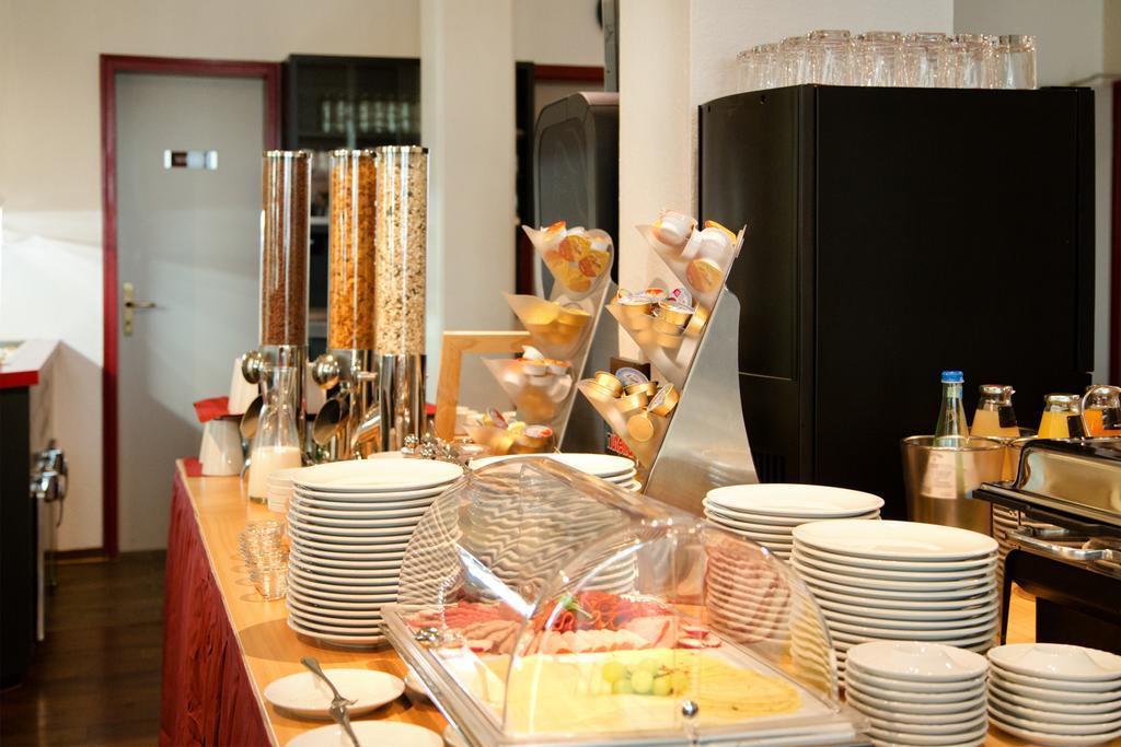 Montana Hotel Oberasbach Buitenkant foto