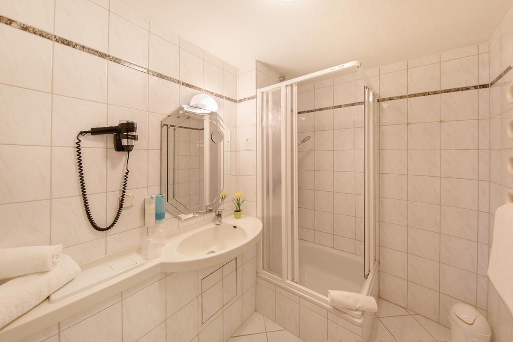 Montana Hotel Oberasbach Buitenkant foto