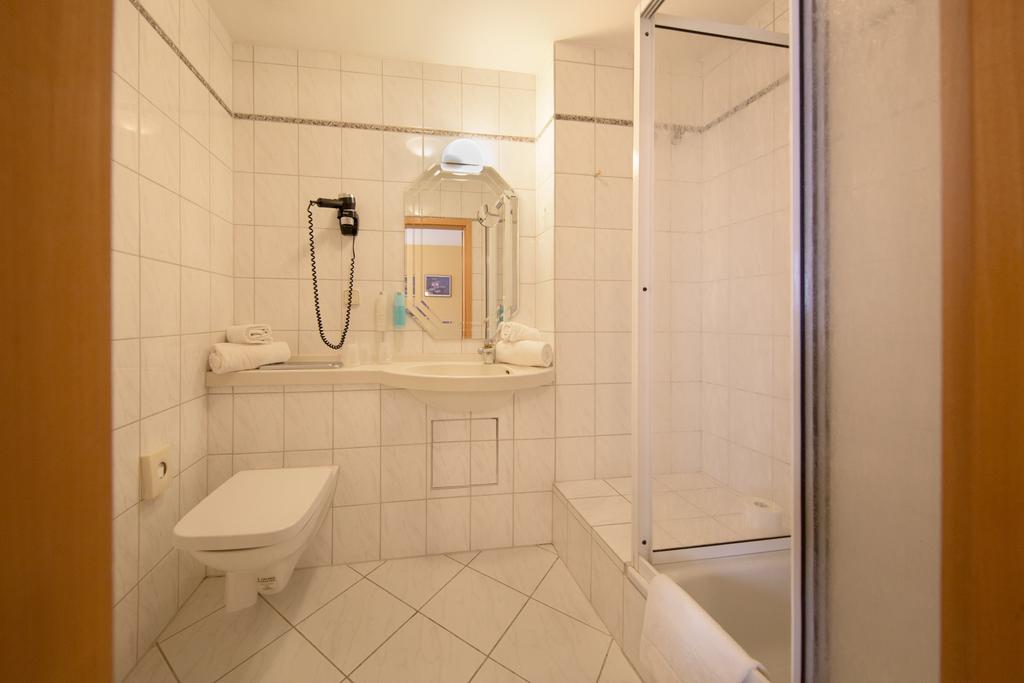 Montana Hotel Oberasbach Buitenkant foto
