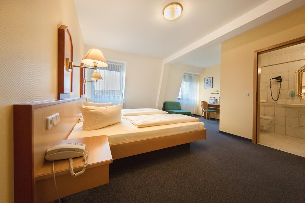 Montana Hotel Oberasbach Buitenkant foto